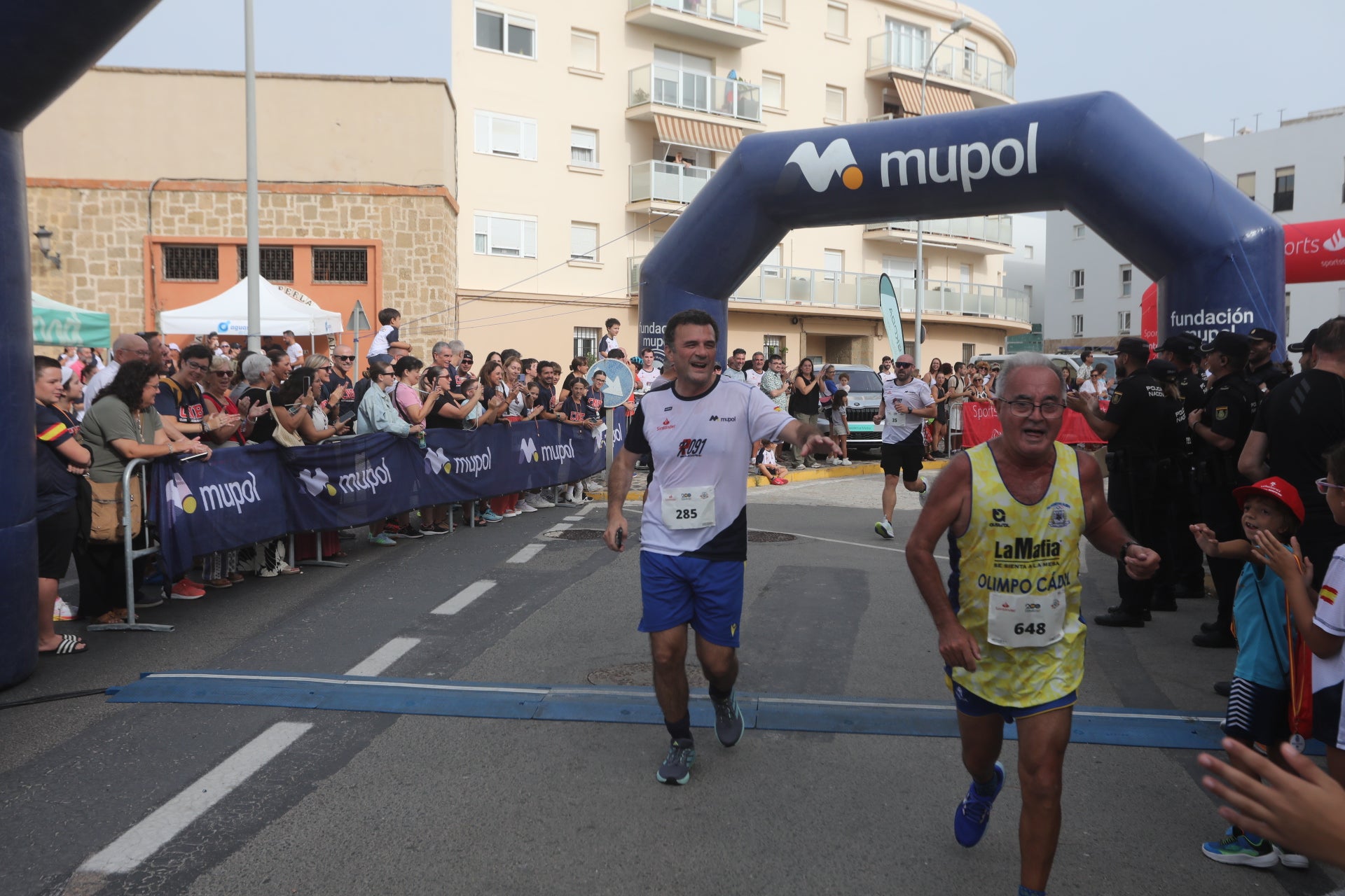 Fotos: Las imágenes de la carrera solidaria por las enfermedades raras de la Policía Nacional en Cádiz