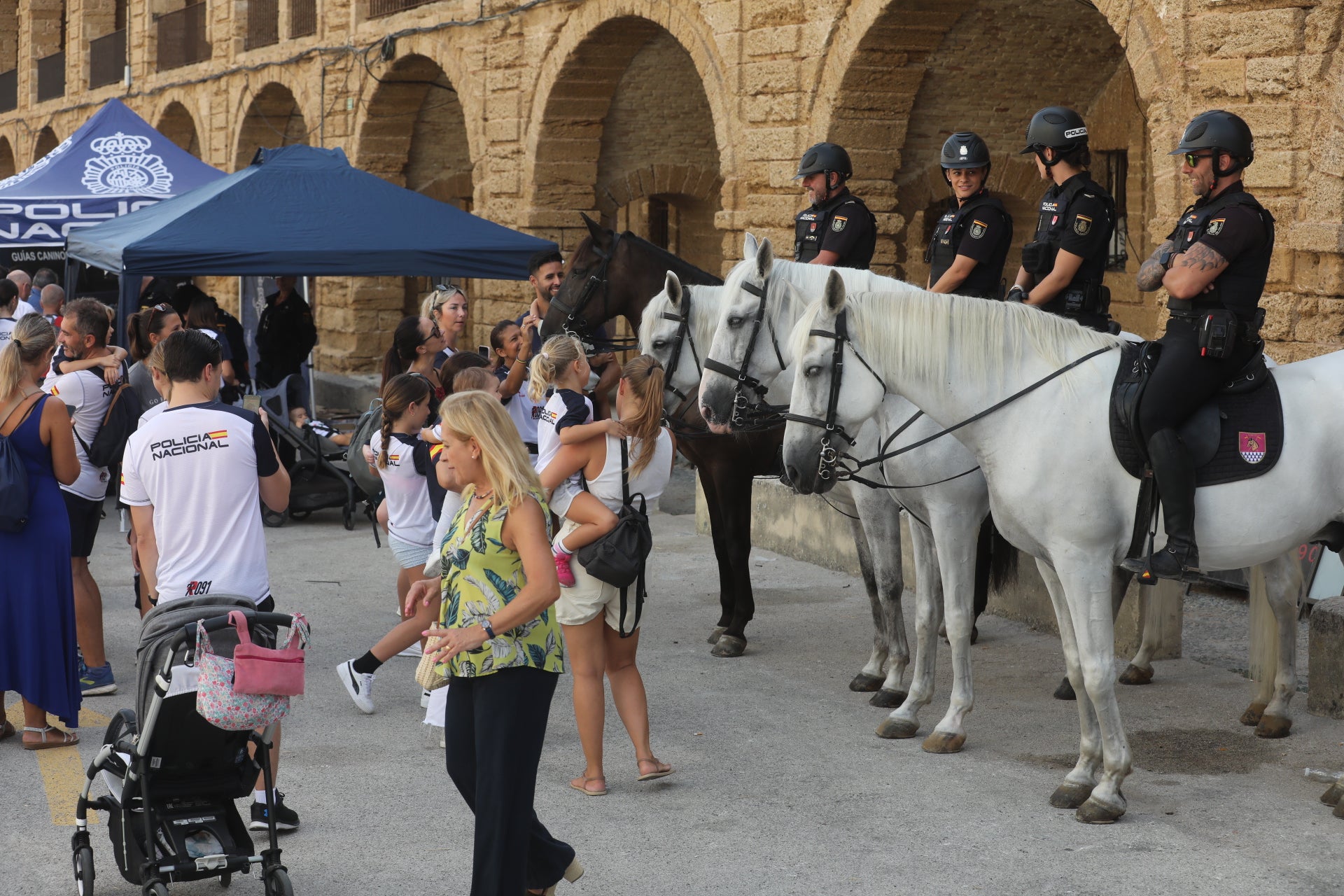 Fotos: Las imágenes de la carrera solidaria por las enfermedades raras de la Policía Nacional en Cádiz