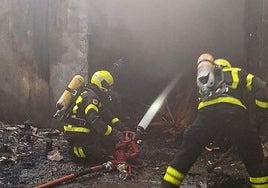 Incendio en una fábrica de conservas de Tarifa