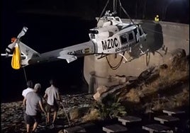 Así ha sido el rescate del helicóptero accidentado en el embalse de Guadarranque: un reto técnico y logístico