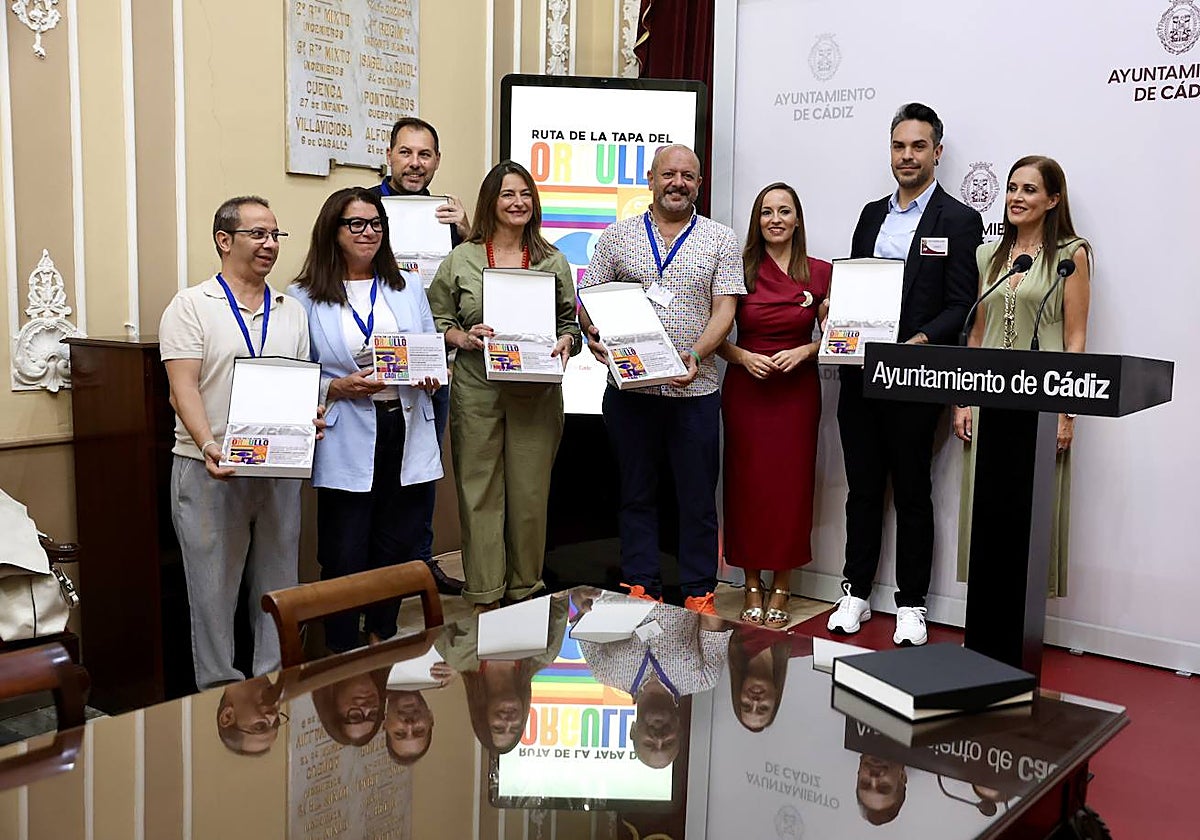 Entrega de placas en el Ayuntamiento de Cádiz
