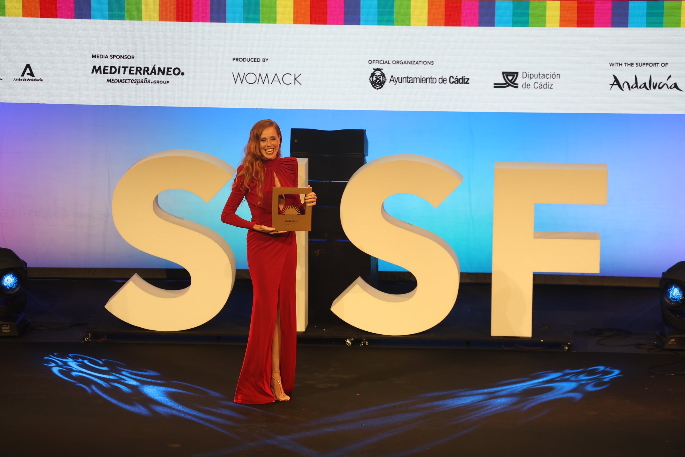 Las imágenes del primer desfile de estrellas por la alfombra naranja