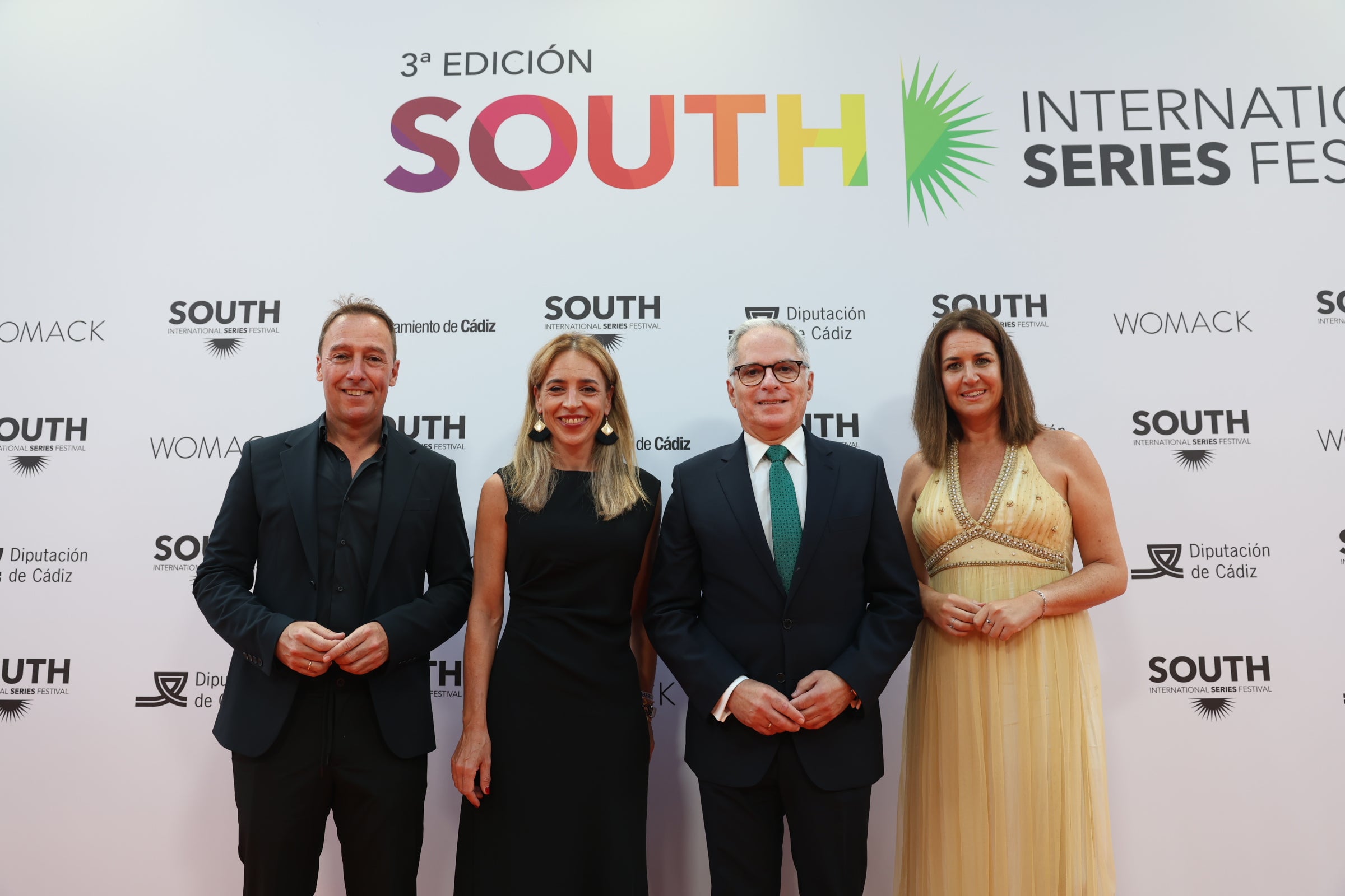 Las imágenes del primer desfile de estrellas por la alfombra naranja
