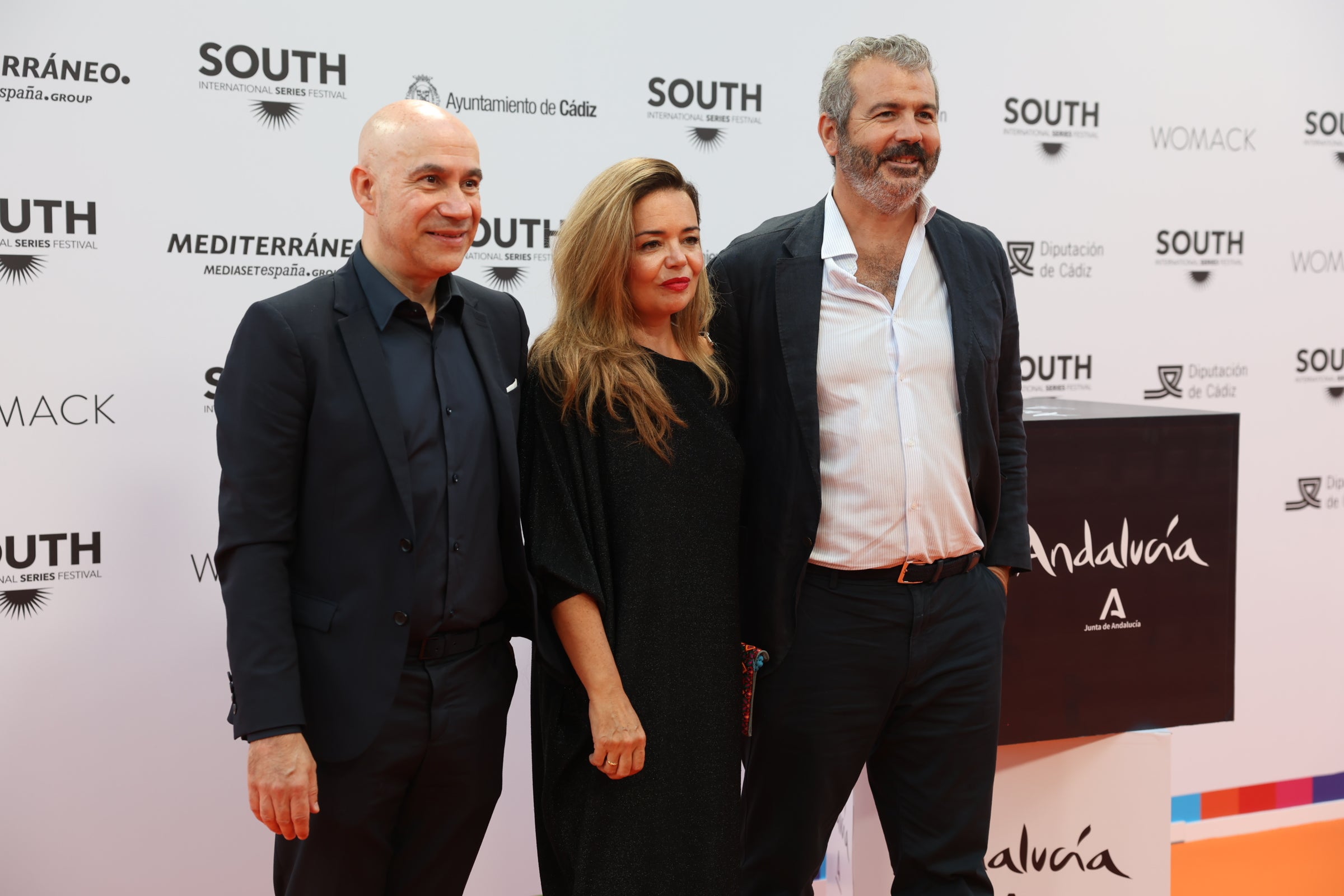 Las imágenes del primer desfile de estrellas por la alfombra naranja