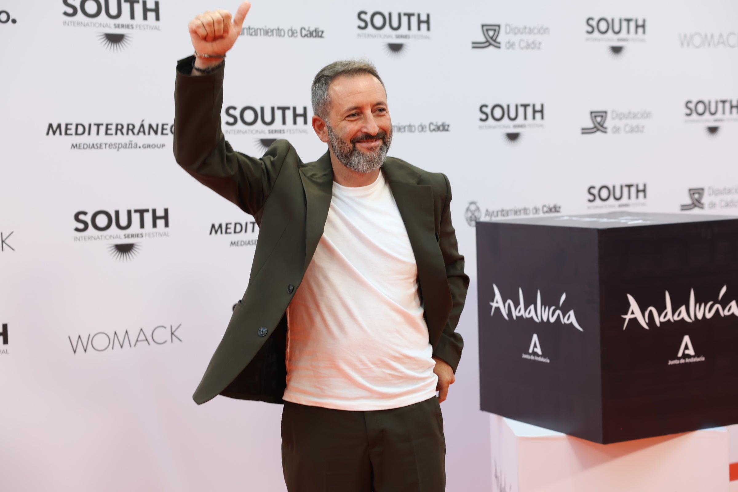 Las imágenes del primer desfile de estrellas por la alfombra naranja