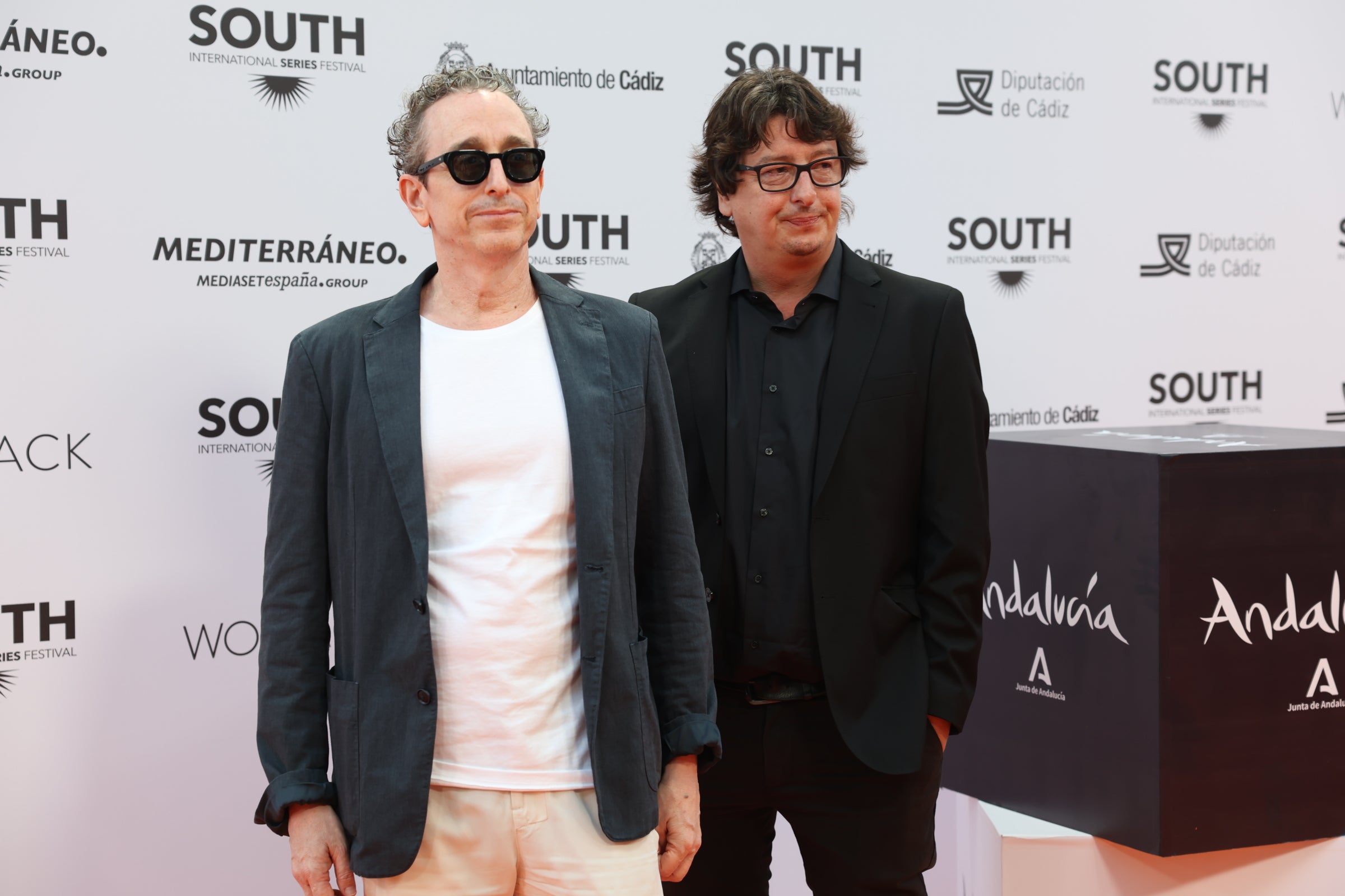 Las imágenes del primer desfile de estrellas por la alfombra naranja