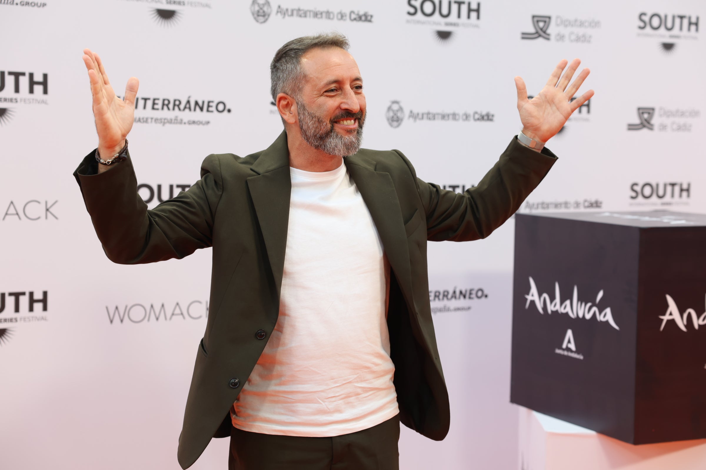 Las imágenes del primer desfile de estrellas por la alfombra naranja