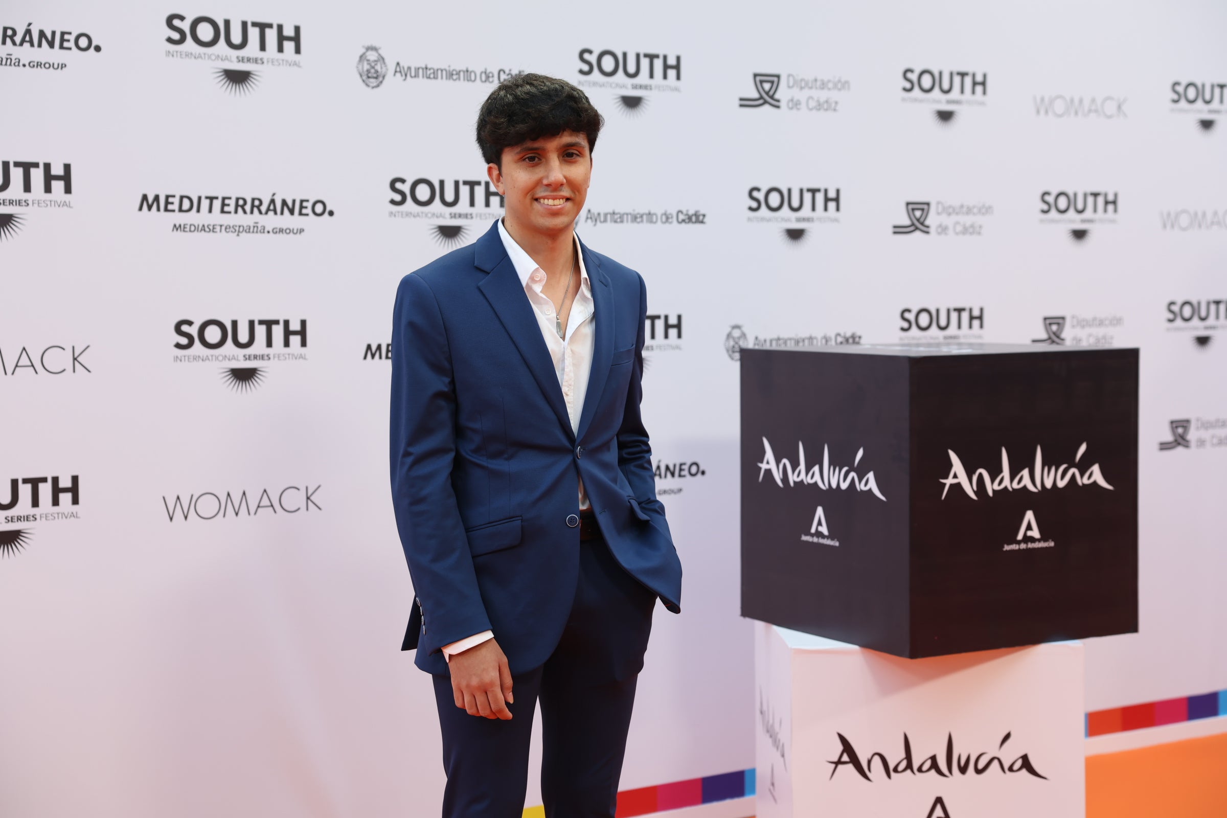 Las imágenes del primer desfile de estrellas por la alfombra naranja