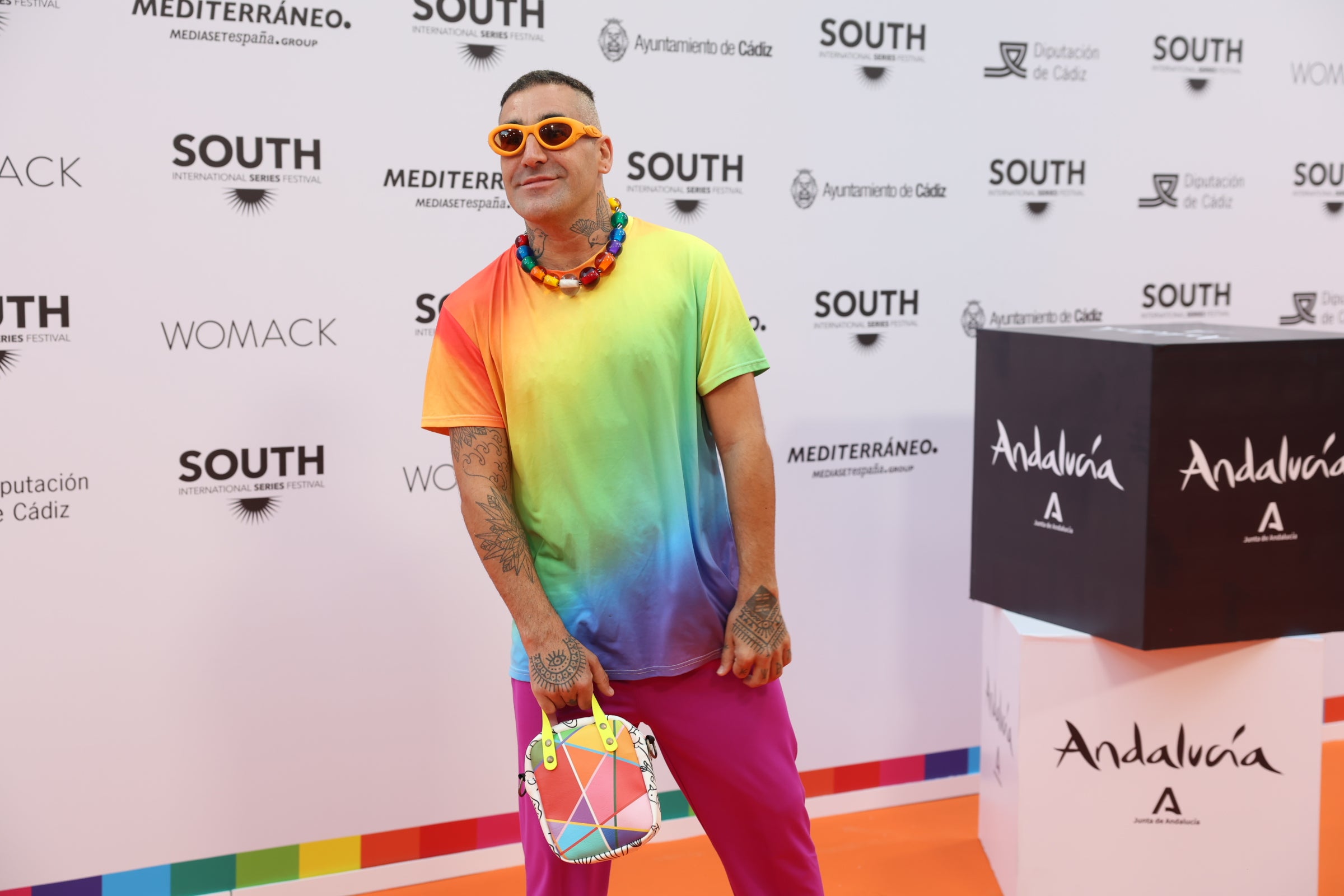 Las imágenes del primer desfile de estrellas por la alfombra naranja