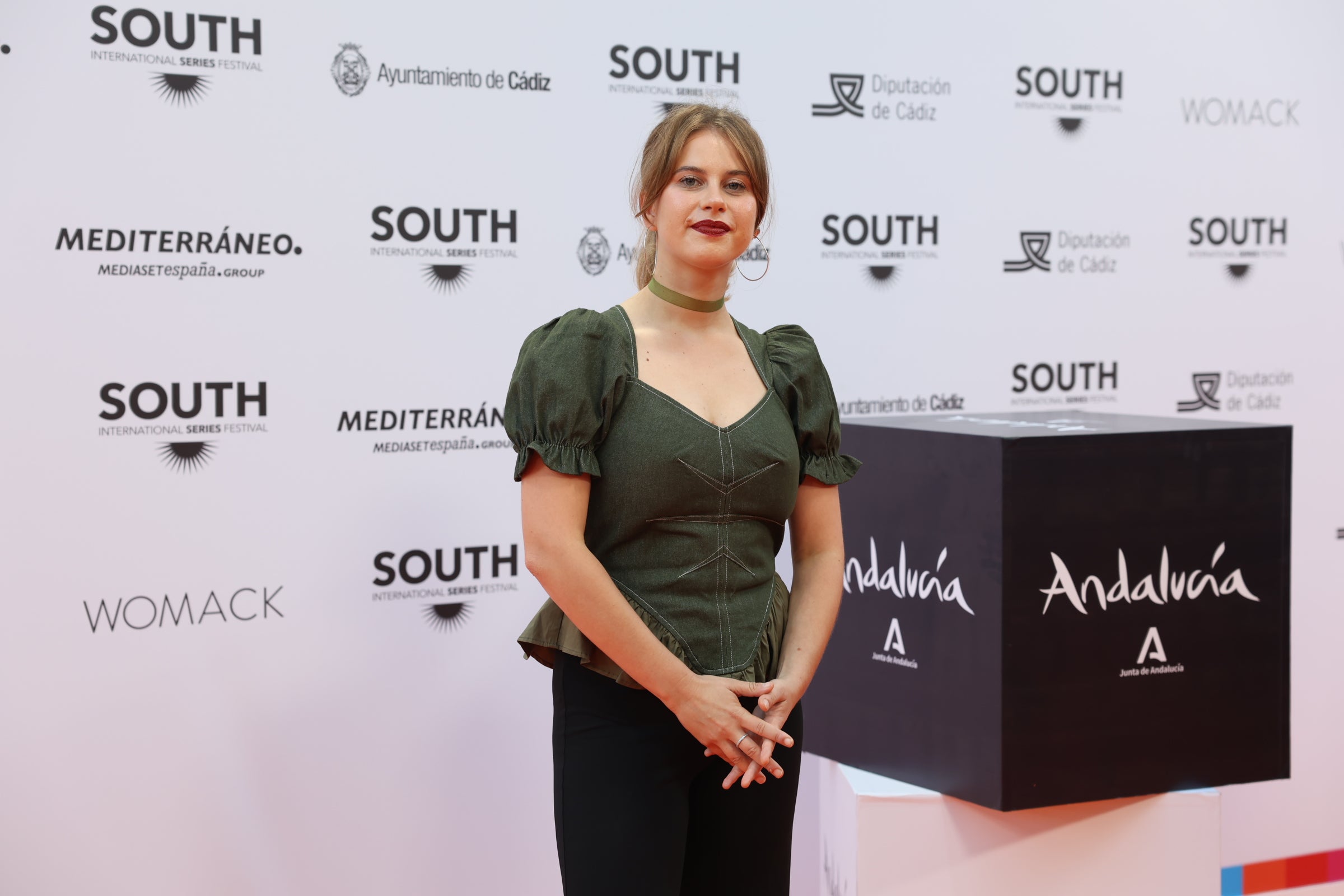 Las imágenes del primer desfile de estrellas por la alfombra naranja