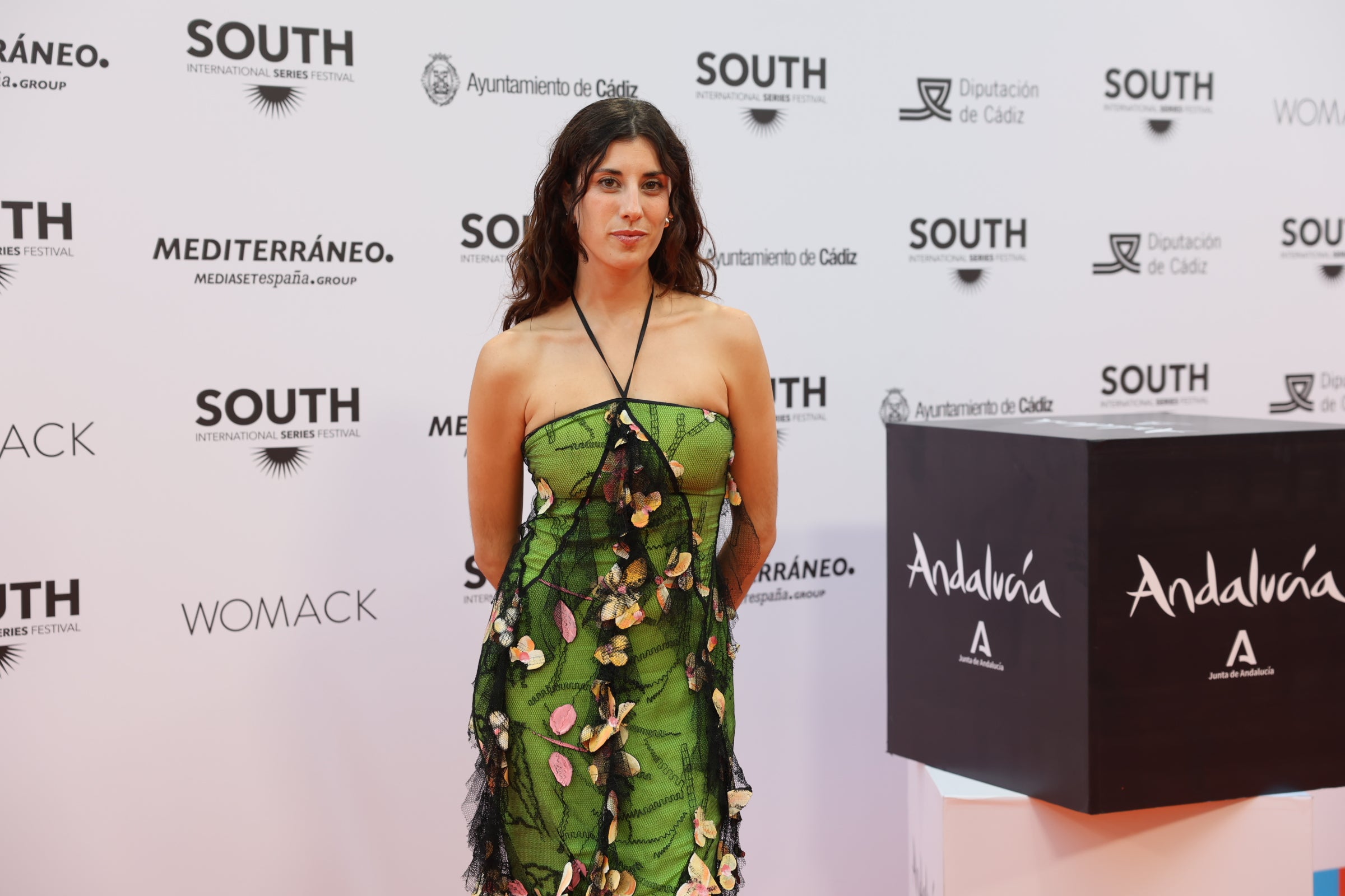 Las imágenes del primer desfile de estrellas por la alfombra naranja