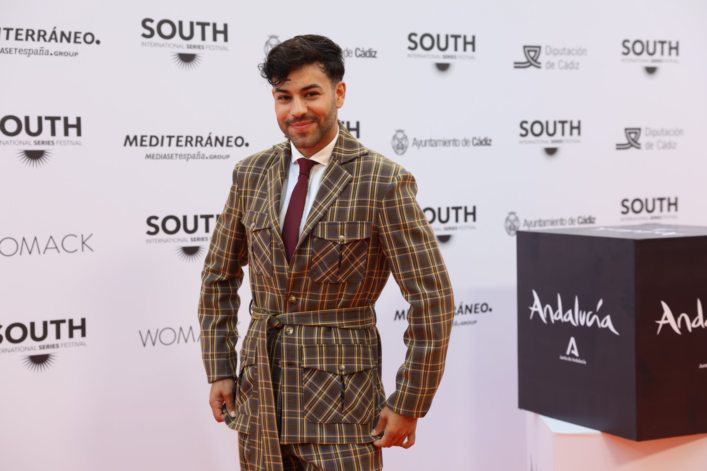 Las imágenes del primer desfile de estrellas por la alfombra naranja