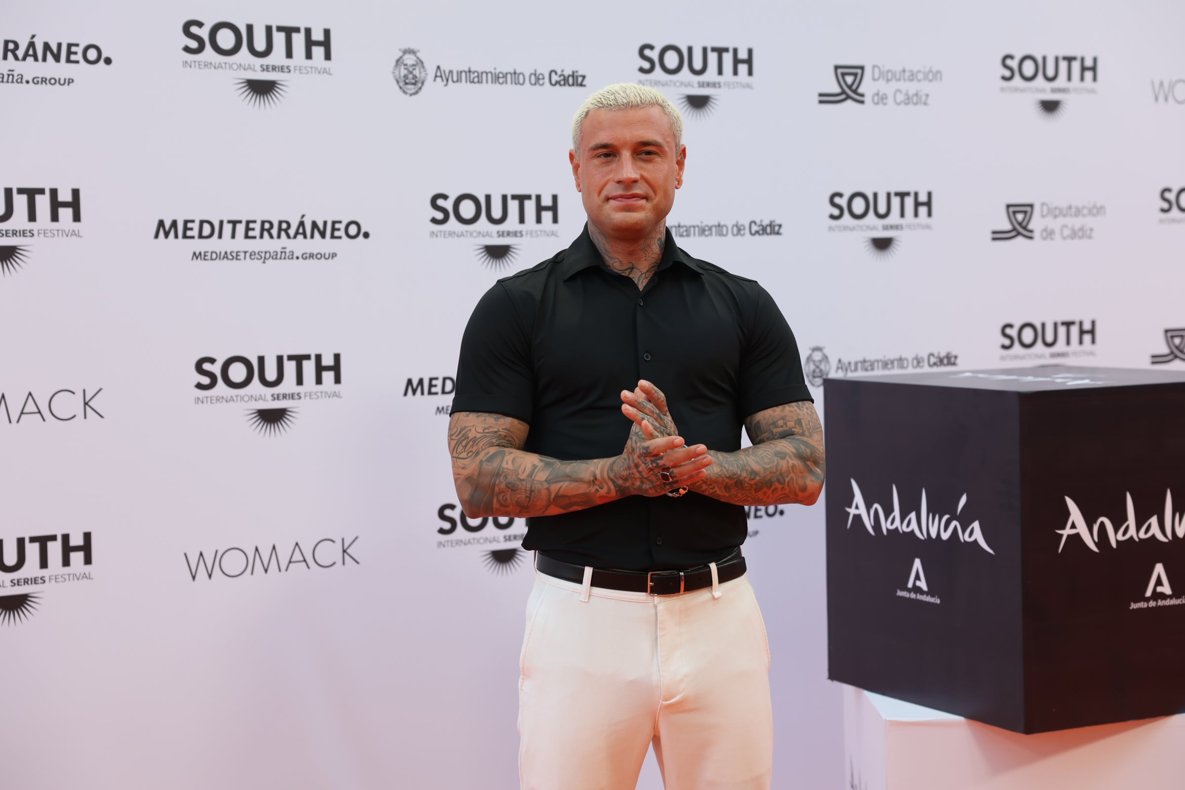 Las imágenes del primer desfile de estrellas por la alfombra naranja