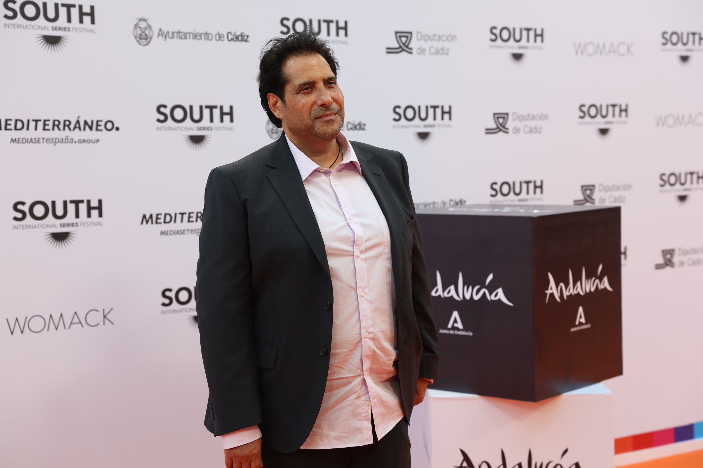 Las imágenes del primer desfile de estrellas por la alfombra naranja