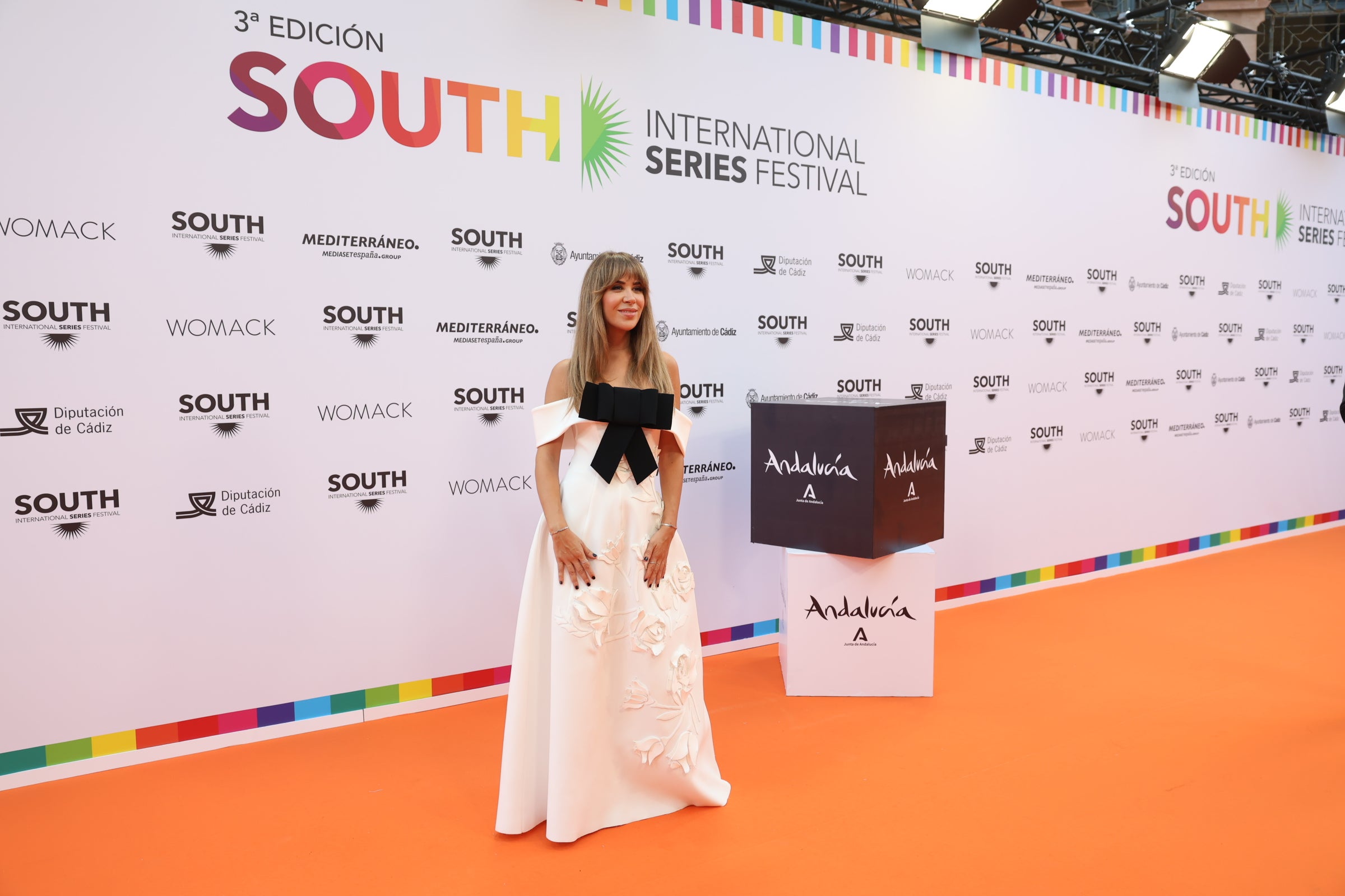 Las imágenes del primer desfile de estrellas por la alfombra naranja