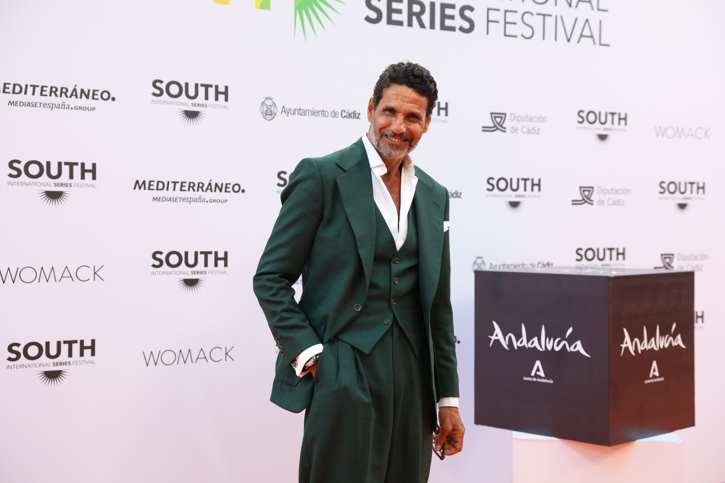 Las imágenes del primer desfile de estrellas por la alfombra naranja