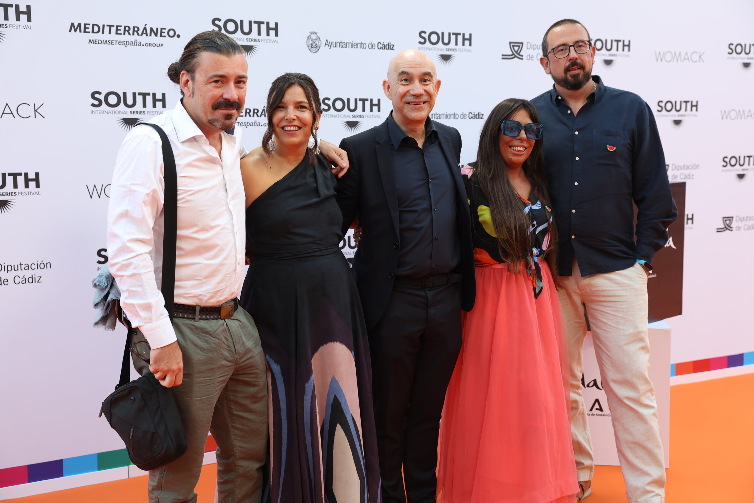 Las imágenes del primer desfile de estrellas por la alfombra naranja