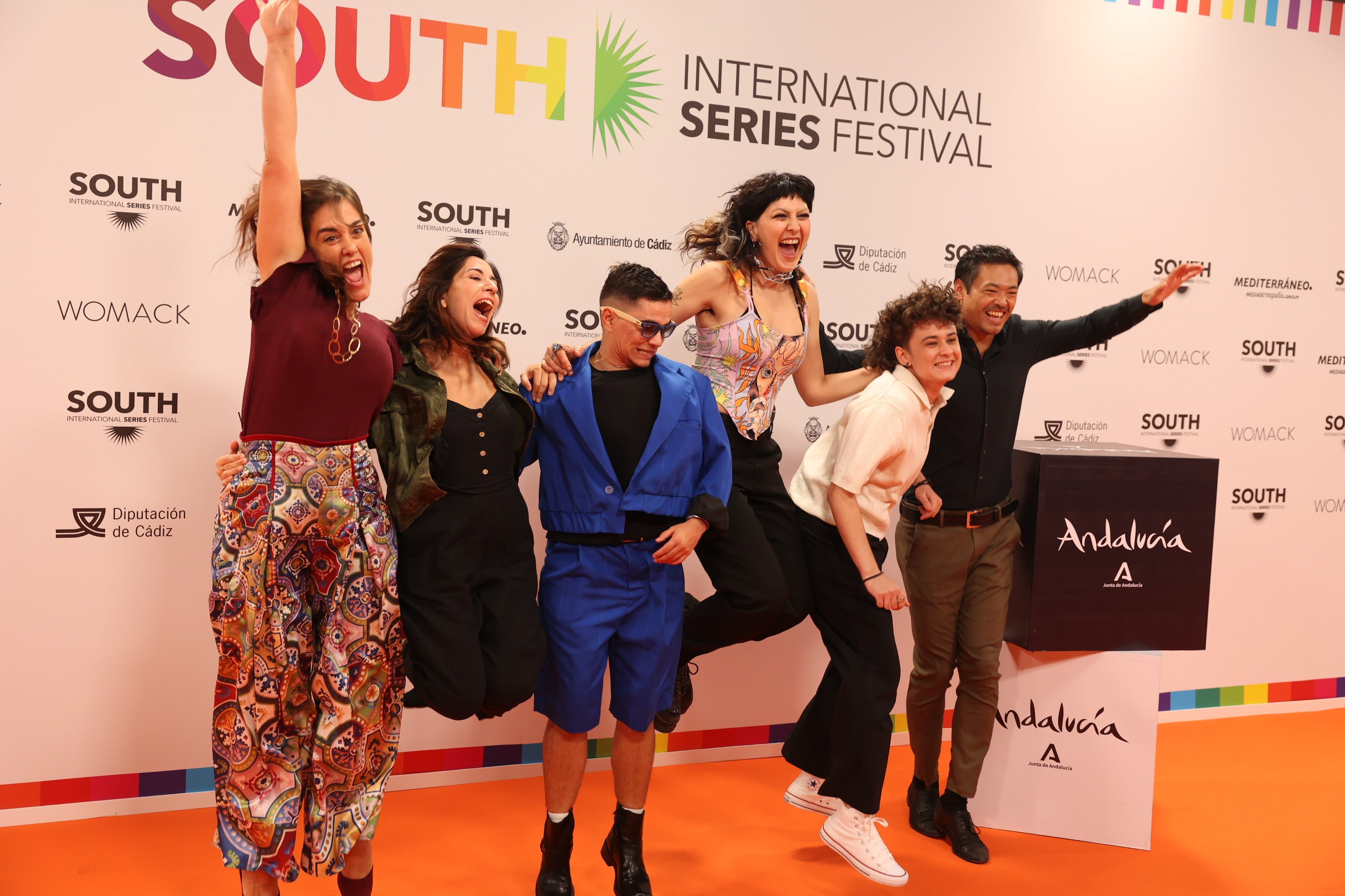 Segunda jornada de estrellas en la alfombra naranja del South Series Festival