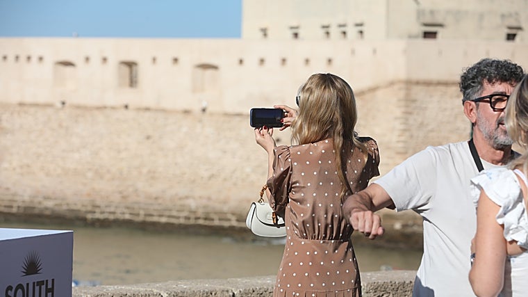 Diane Kruger haciendo una foto a La Caleta