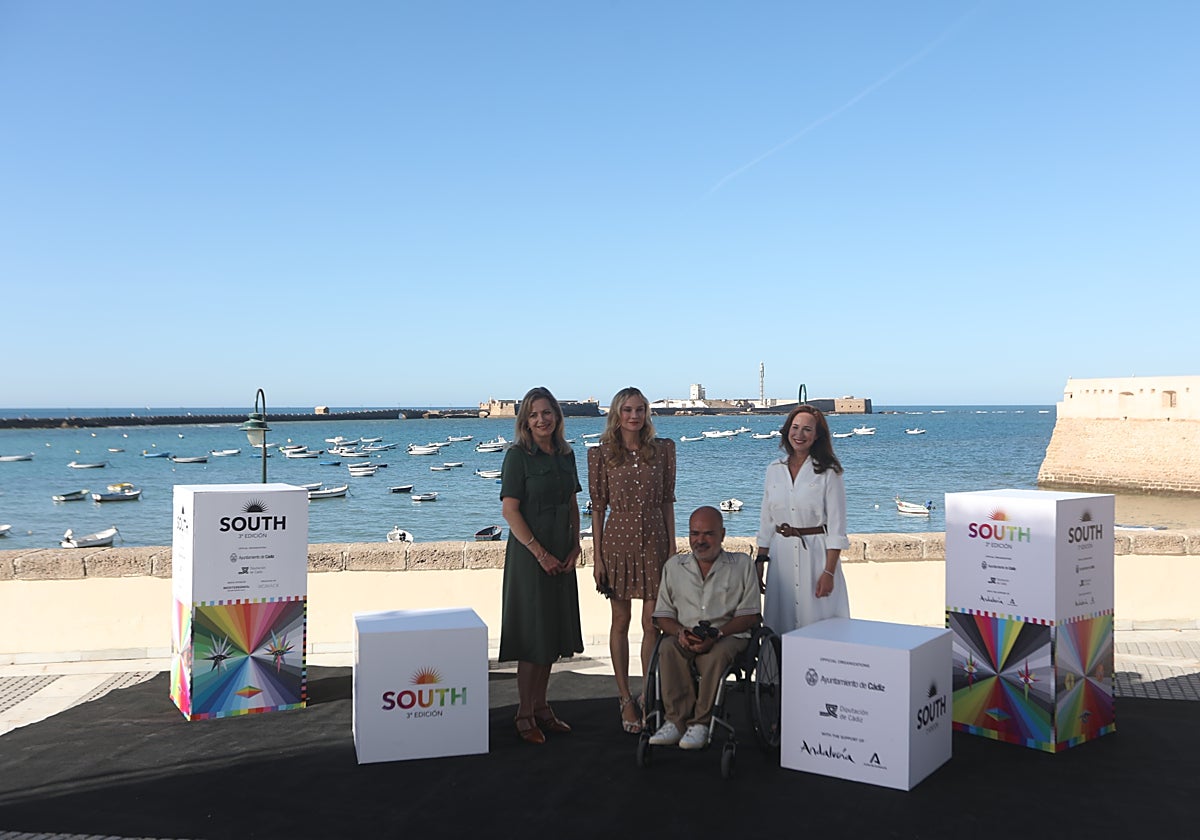 El equipo de la serie Pequeños Desastres, en La Caleta