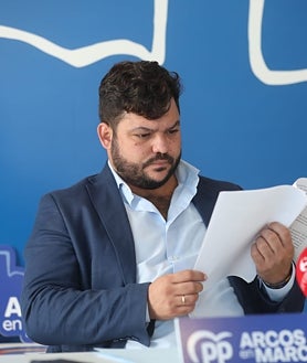 Imagen secundaria 2 - Rueda de prensa del PP en Arcos