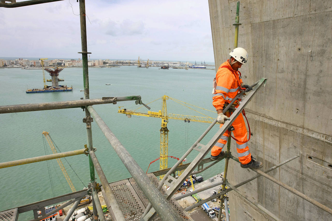 La construcción de un símbolo: Las imágenes de las obras del puente de la Constitución de 1812 de Cádiz