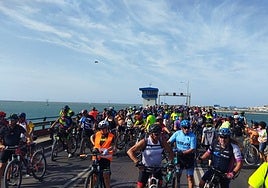 El PP, en tándem con la Asamblea Ciclista Bahía de Cádiz para pedir la conexión ciclo-peatonal entre la capital y Puerto Real