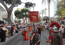 Los romanos ya recorren las calles de Cádiz