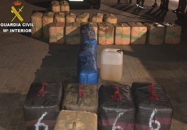 Detenido en Chipiona con 1.300 kilos de hachís y fusiles de asalto