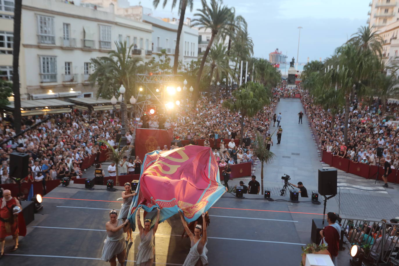 Fotos: Así ha sido el cortejo inaugural de Cádiz Romana