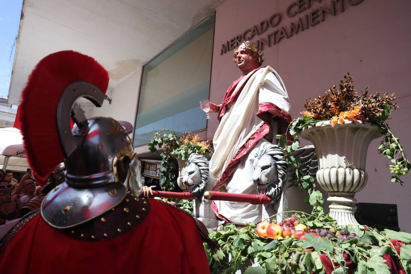 Lucha romana por los chicharrones en el Mercado de Abastos de Cádiz: Gadea musgades, panem, circus et chicharrones