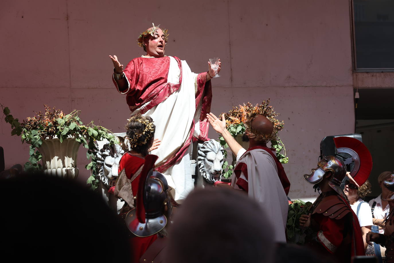 Lucha romana por los chicharrones en el Mercado de Abastos de Cádiz: Gadea musgades, panem, circus et chicharrones