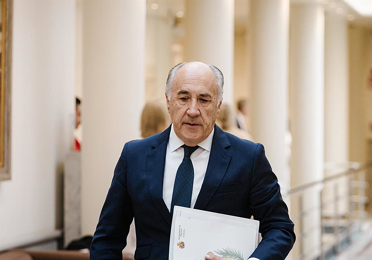 Landaluce pregunta en el Senado cuántos trenes de la línea Algeciras-Madrid han sufrido retrasos en los últimos años