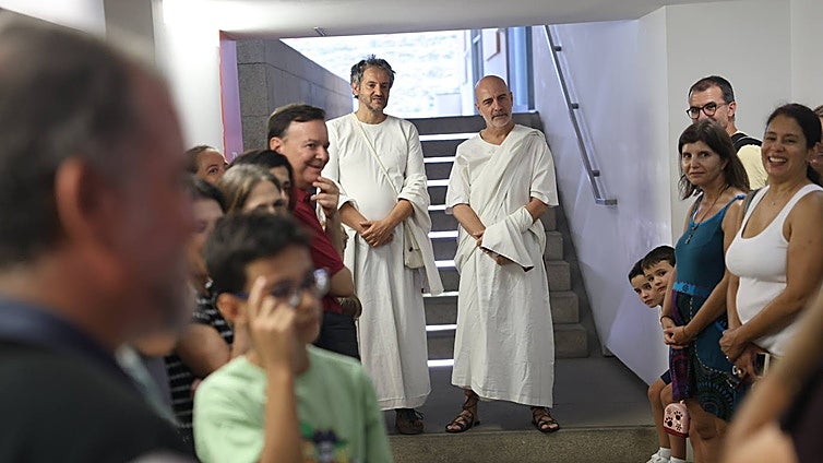 Visita teatralizada 'Cuando César vino a Gades y acabó soltando dos lagrimones' en el Teatro Romano de Cádiz
