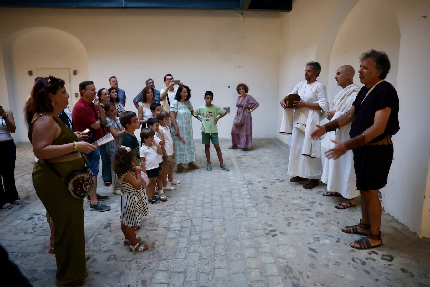 Visita teatralizada &#039;Cuando César vino a Gades y acabó soltando dos lagrimones&#039; en el Teatro Romano de Cádiz