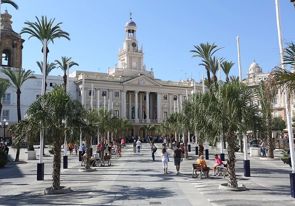 El PP pide instar al Gobierno a retirar la ley de condonación de deuda autonómica por los perjuicios que supone para Cádiz