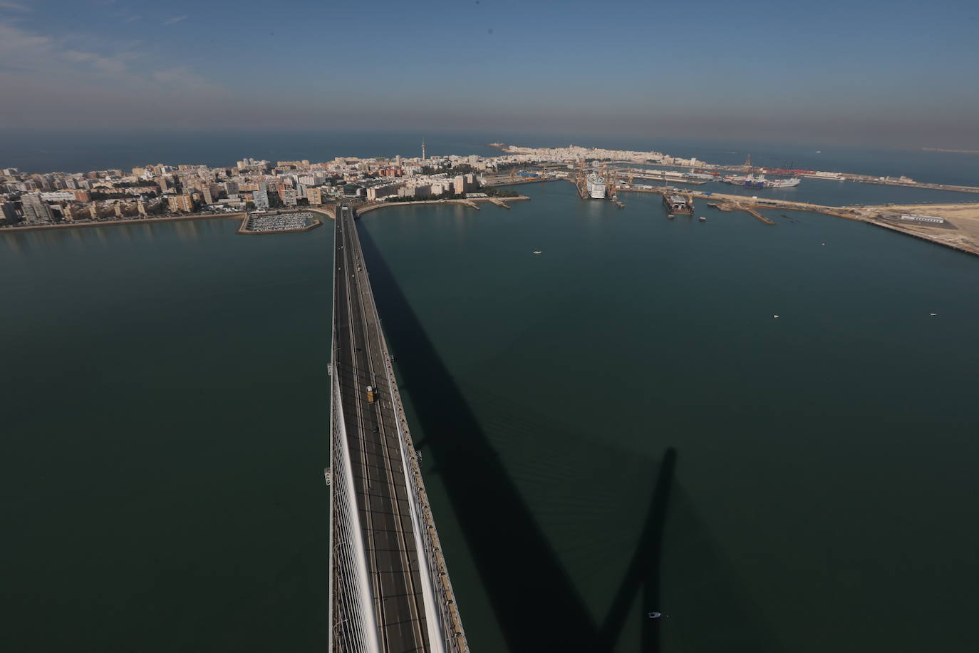 Fotos: La Bahía de Cádiz desde el punto más alto del puente de la Constitución de 1812, el imponente viaje al &#039;cielo&#039;