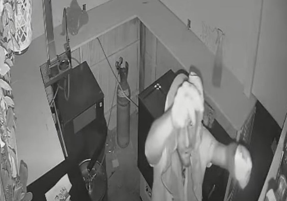 Roban en un bar de Puerto Real: el ladrón se expone ante las cámaras de seguridad