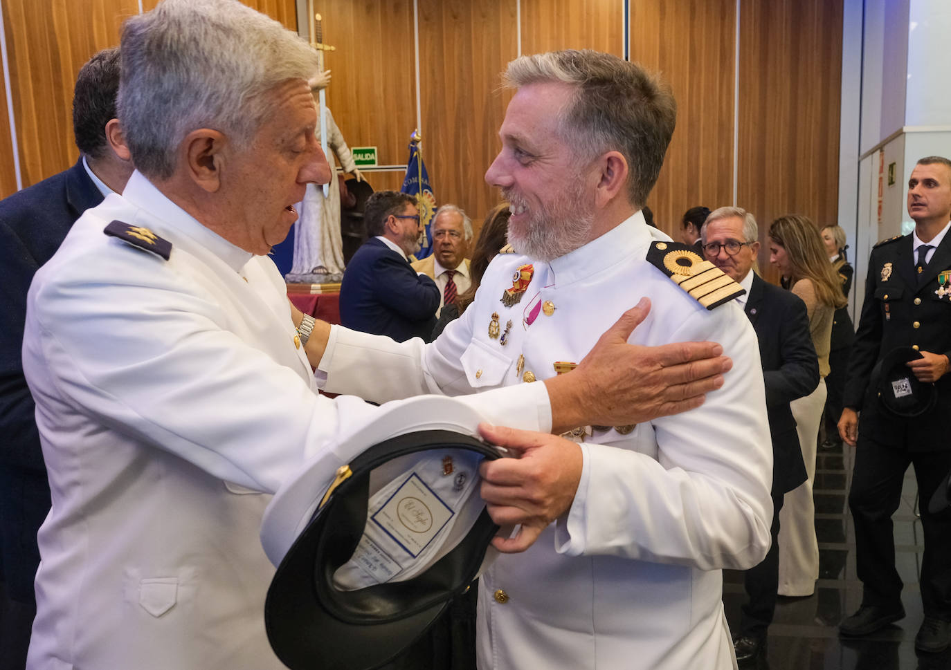 Fotos: Acto de la Policía Nacional con motivo de la fiesta de los Santos Ángeles Custodios en Cádiz