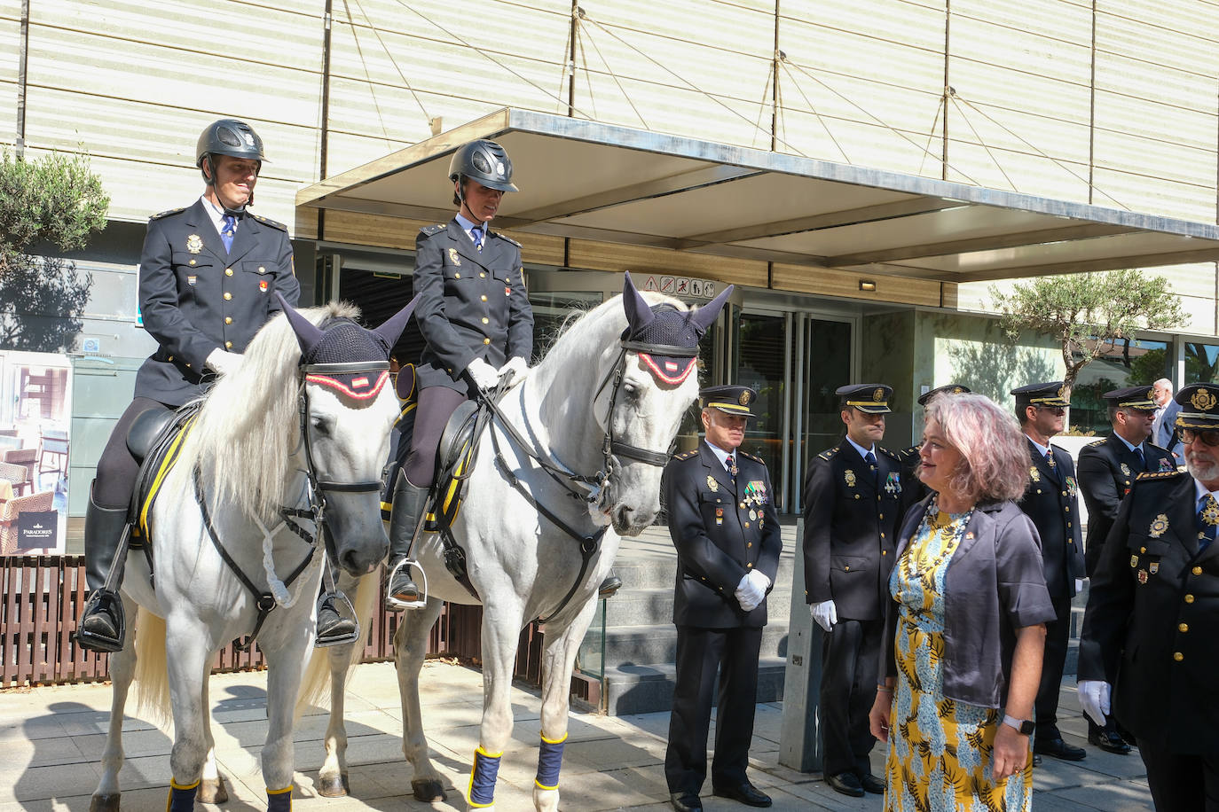 Fotos: Acto de la Policía Nacional con motivo de la fiesta de los Santos Ángeles Custodios en Cádiz