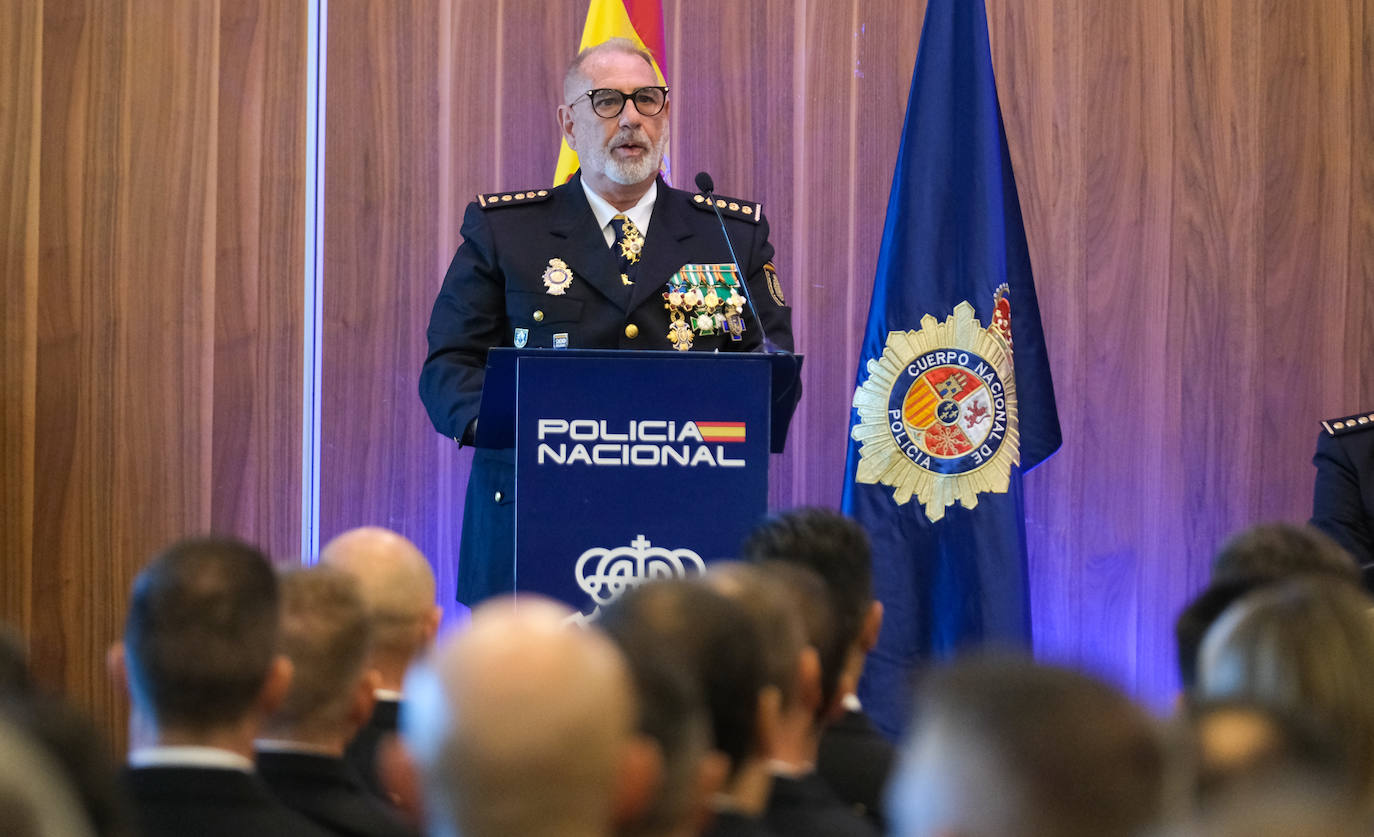 Fotos: Acto de la Policía Nacional con motivo de la fiesta de los Santos Ángeles Custodios en Cádiz