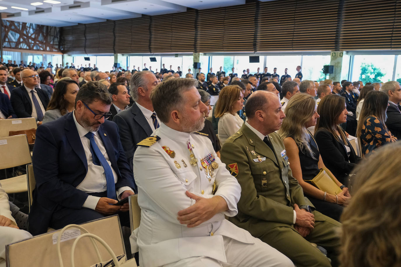 Fotos: Acto de la Policía Nacional con motivo de la fiesta de los Santos Ángeles Custodios en Cádiz