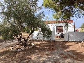 Se vende terreno de 4.400 metros con 150 metros de casa para reformar en Puerto Real: este es su precio