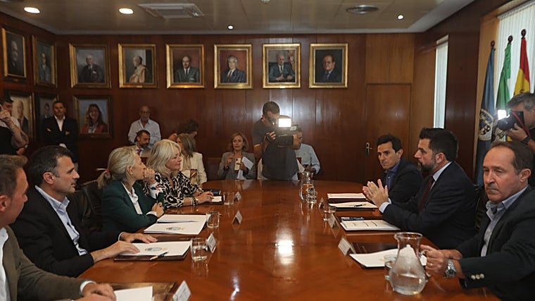 Encuentro de las tres administraciones en Zona Franca