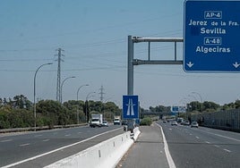 Pillado en bicicleta y con el doble de la tasa de alcohol permitida por la autopista Cádiz-Sevilla