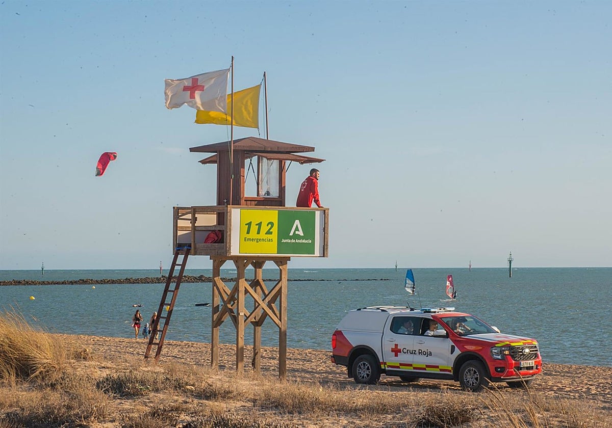 Cruz Roja rescató a 128 bañistas en las playas de Chiclana, San Fernando y Algeciras en verano