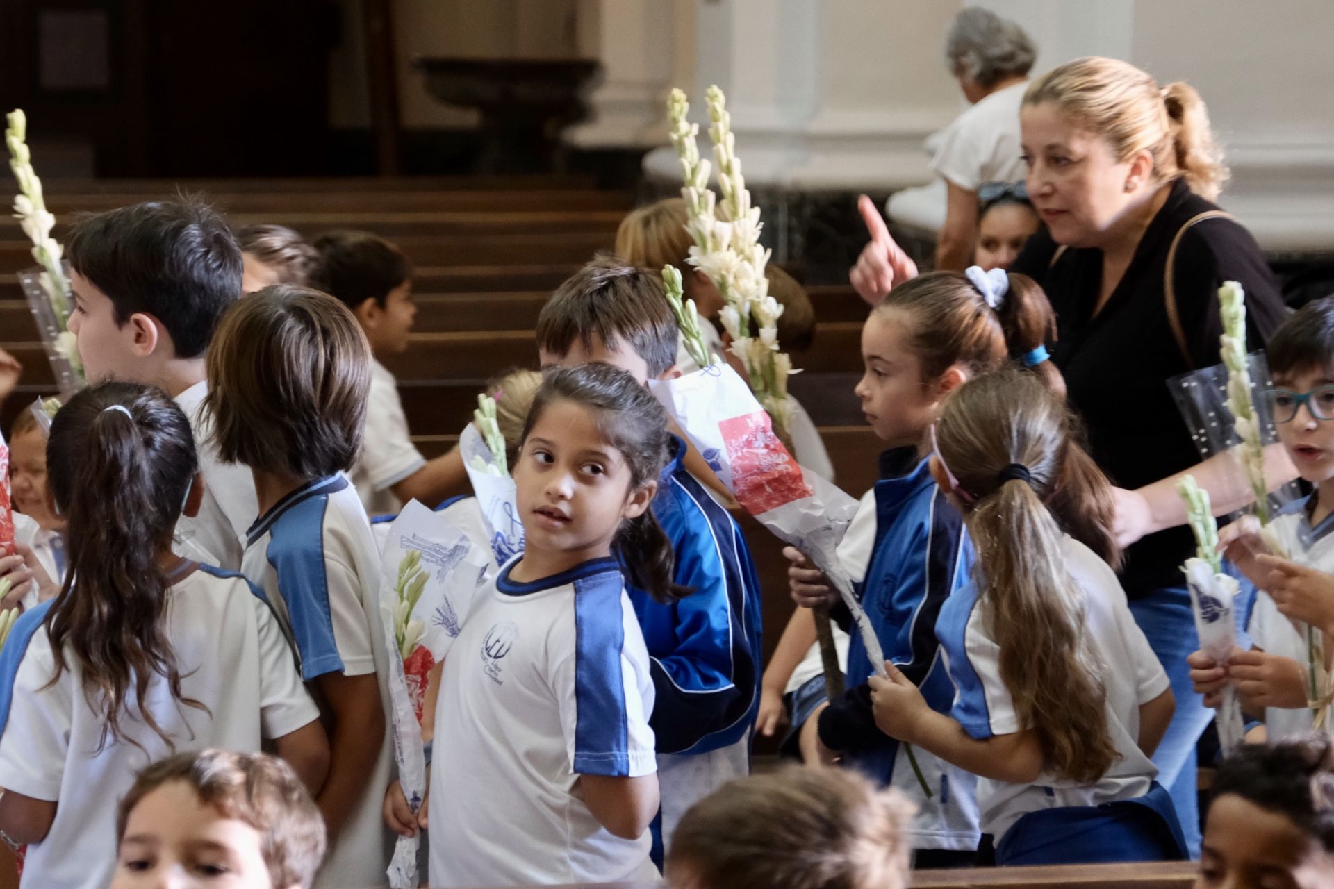 Fotos: Escolares gaditanos llevan flores a la Patrona de la ciudad