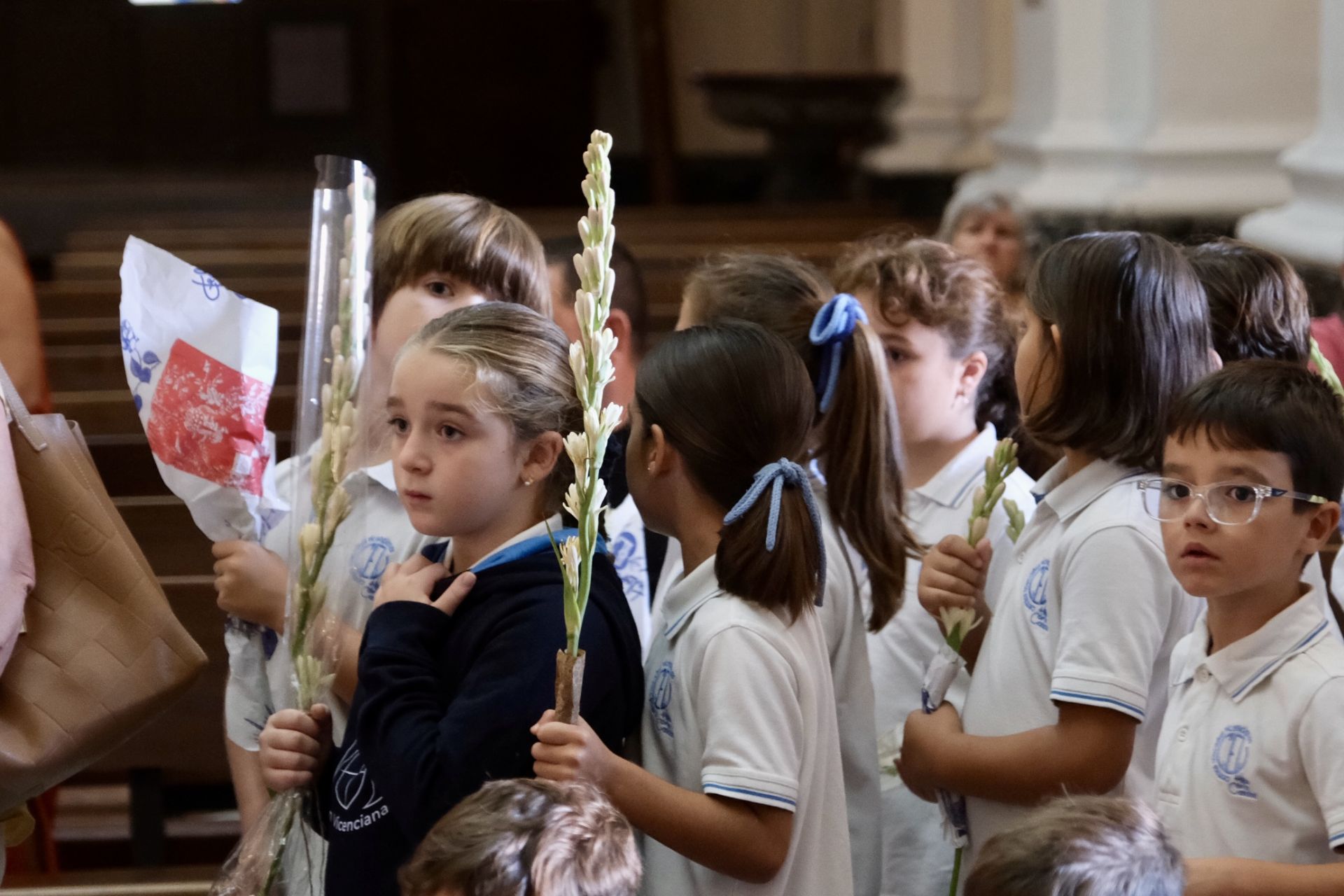 Fotos: Escolares gaditanos llevan flores a la Patrona de la ciudad