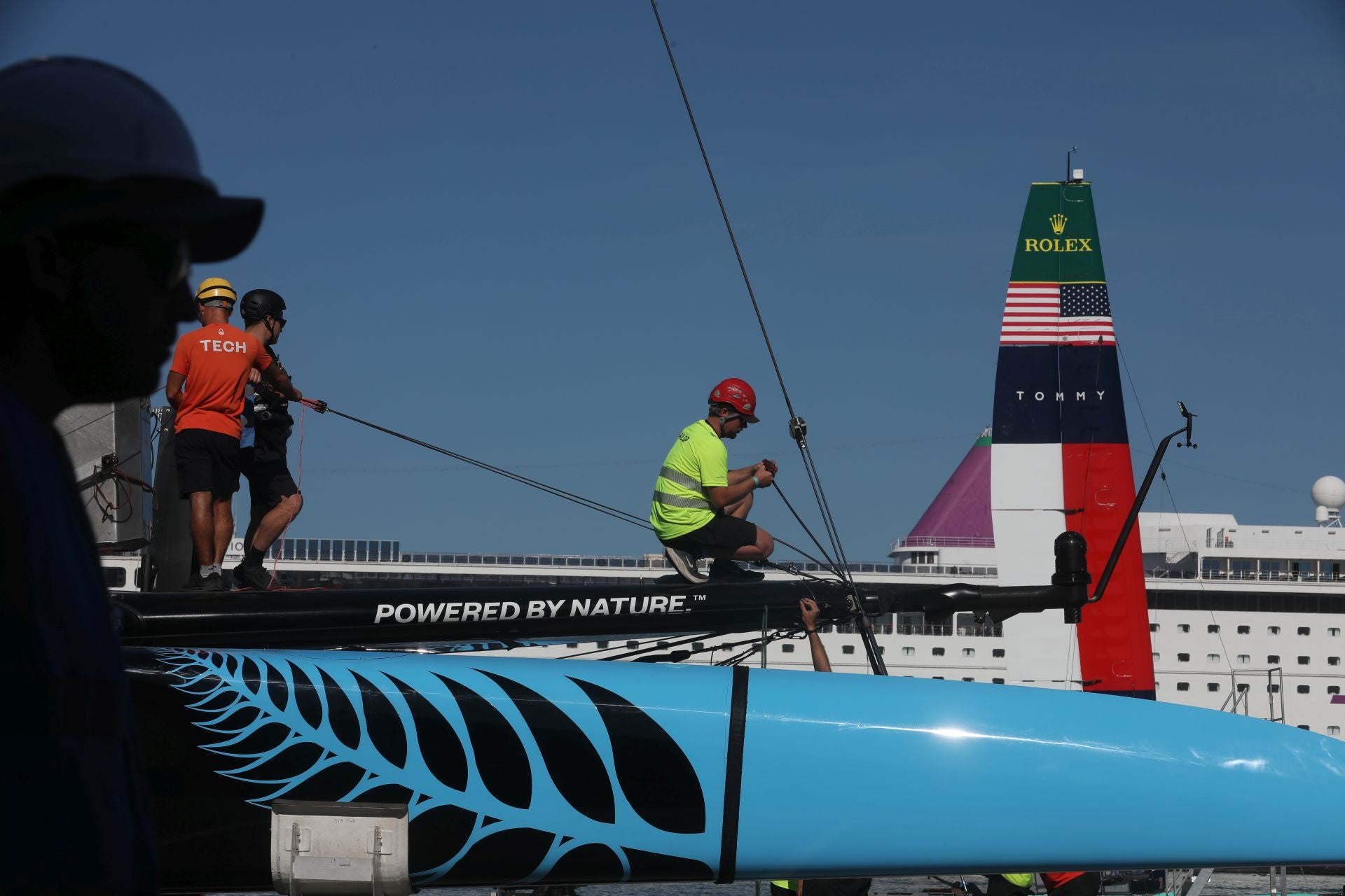 Fotos: Los últimos preparativos antes del inicio de la SailGP en Cádiz
