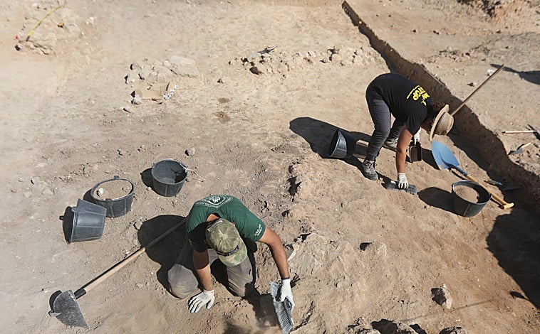 Imagen principal - Trabajos de excavación en el yacimiento de Doña Blanca